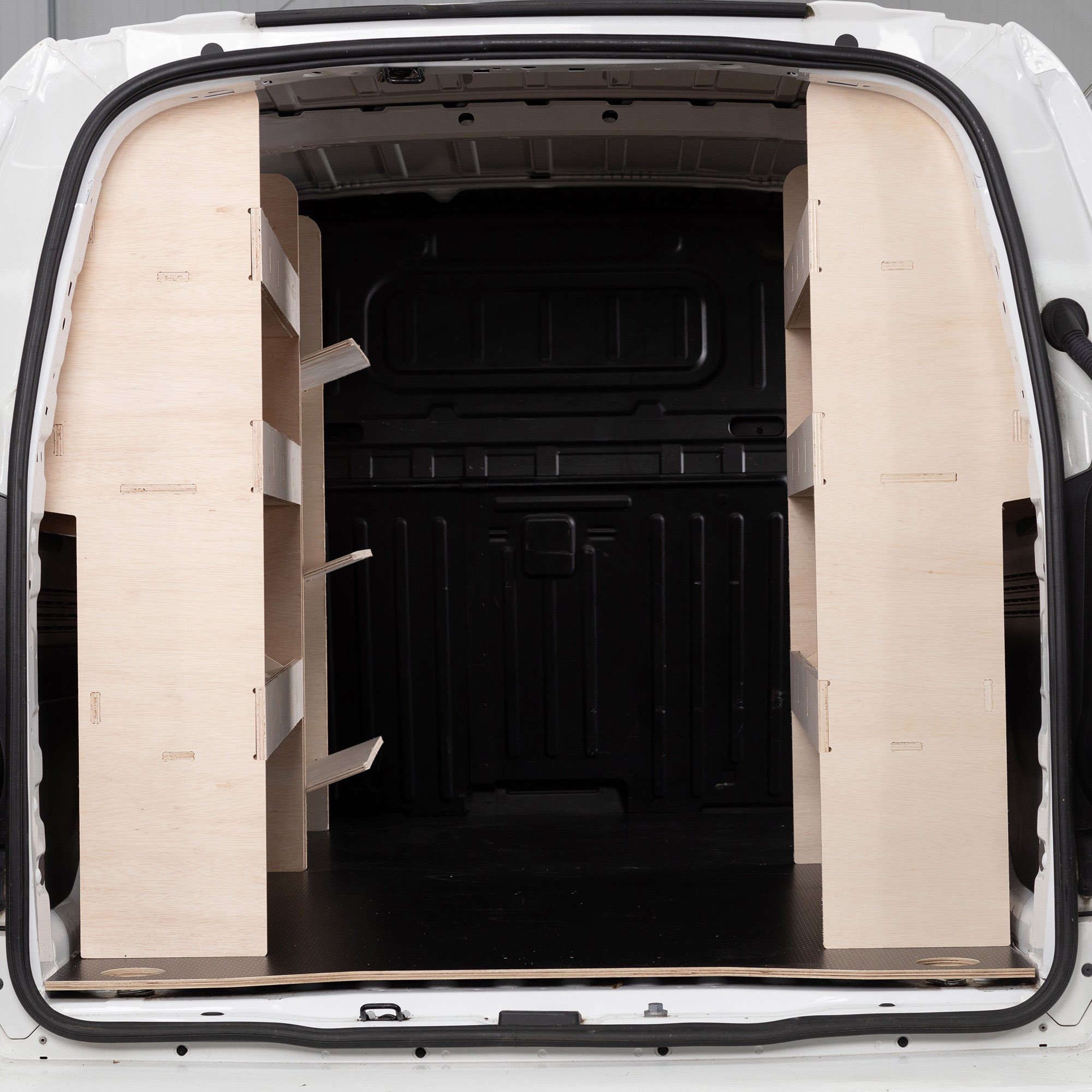 466_H1626-1.jpg Scaffalatura Volkswagen Caddy L2 2021+ – Tripla Unità con Scaffale Porta Attrezzi in Compensato - immagine 1
